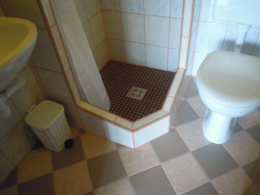 Wooden House Nela Near Plitvice Lakes Smoljanac Room photo