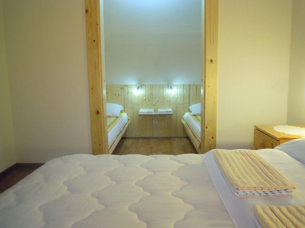 Wooden House Nela Near Plitvice Lakes Smoljanac Room photo