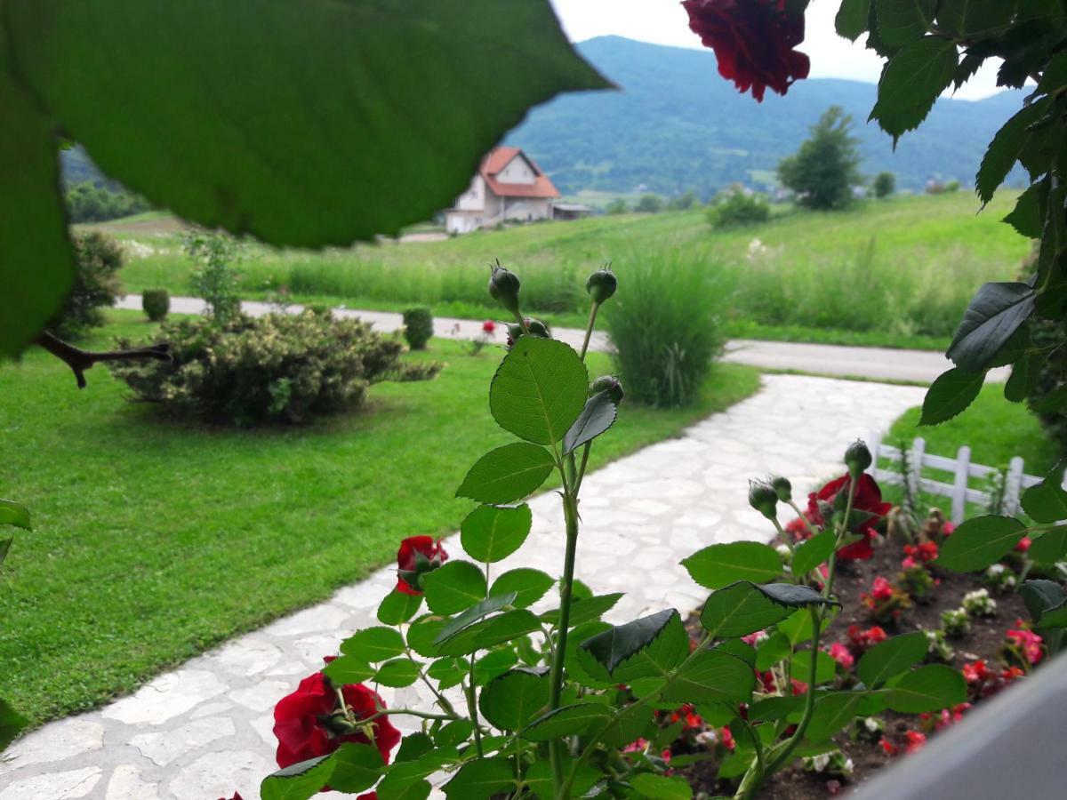Wooden House Nela Near Plitvice Lakes Smoljanac Exterior photo